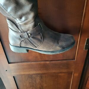 Baretrap wide calf size 8.5